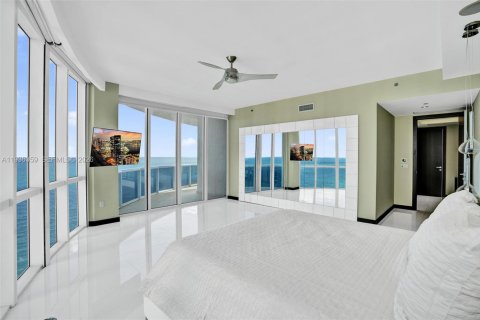 Condo in Sunny Isles Beach, Florida, 3 bedrooms  № 1998769 - photo 29