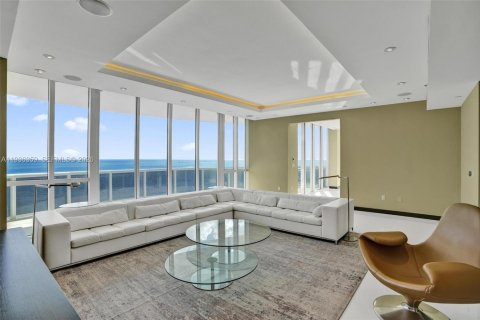 Condo in Sunny Isles Beach, Florida, 3 bedrooms  № 1998769 - photo 11