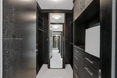 Condo in Sunny Isles Beach, Florida, 3 bedrooms  № 1998769 - photo 22