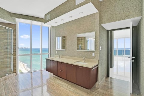 Condo in Sunny Isles Beach, Florida, 3 bedrooms  № 1998769 - photo 26