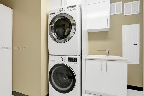 Condo in Sunny Isles Beach, Florida, 3 bedrooms  № 1998769 - photo 5