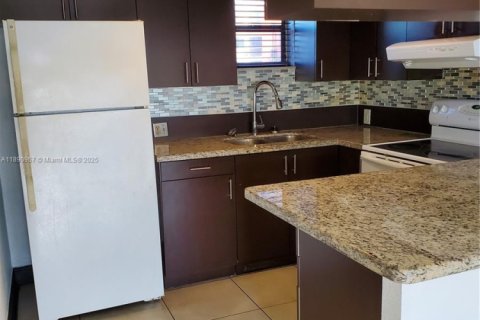 Снять в аренду кондоминиум в Дорал, Флорида 2 спальни, 96.25м2, № 1944383 - фото 5