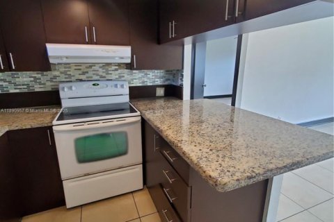 Снять в аренду кондоминиум в Дорал, Флорида 2 спальни, 96.25м2, № 1944383 - фото 3