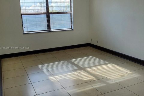 Снять в аренду кондоминиум в Дорал, Флорида 2 спальни, 96.25м2, № 1944383 - фото 13