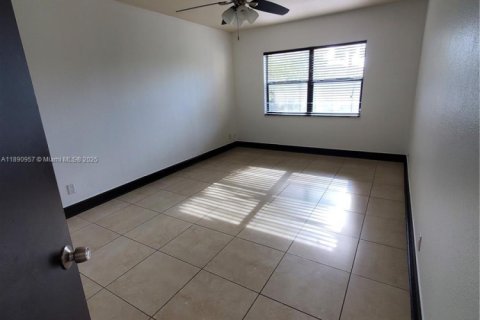 Снять в аренду кондоминиум в Дорал, Флорида 2 спальни, 96.25м2, № 1944383 - фото 12