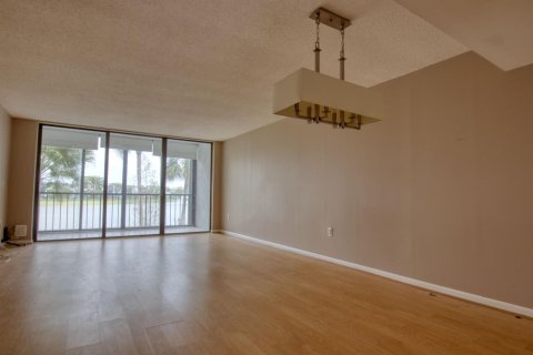 Condominio en venta en Lake Worth, Florida, 1 dormitorio, 67.82 m2 № 2188055 - foto 4