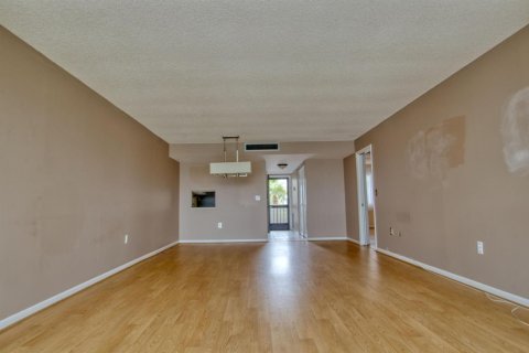 Condominio en venta en Lake Worth, Florida, 1 dormitorio, 67.82 m2 № 2188055 - foto 5