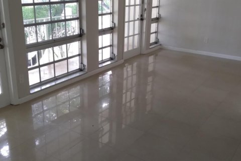 Casa en alquiler en Coral Gables, Florida, 3 dormitorios, 146.79 m2 № 1100309 - foto 1