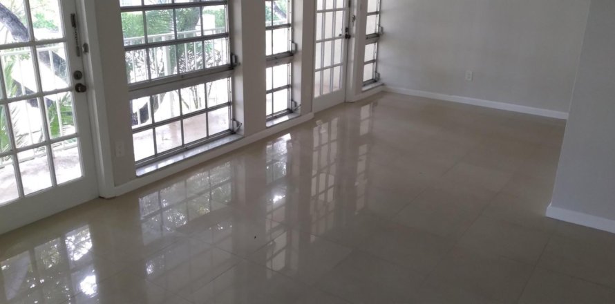 Casa en Coral Gables, Florida 3 dormitorios, 146.79 m2 № 1100309