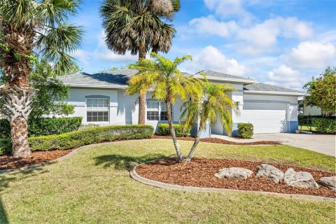 House in Palm Coast, Florida 4 bedrooms, 210.98 sq.m. № 2393385 - photo 3