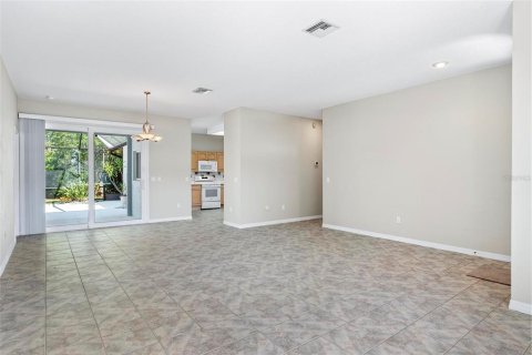 House in Palm Coast, Florida 4 bedrooms, 210.98 sq.m. № 2393385 - photo 9
