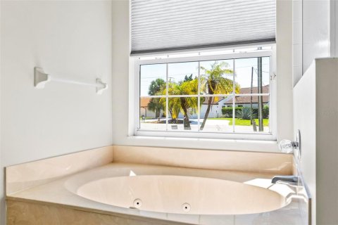 House in Palm Coast, Florida 4 bedrooms, 210.98 sq.m. № 2393385 - photo 29