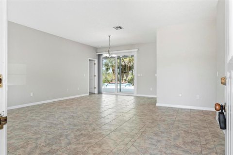 House in Palm Coast, Florida 4 bedrooms, 210.98 sq.m. № 2393385 - photo 6