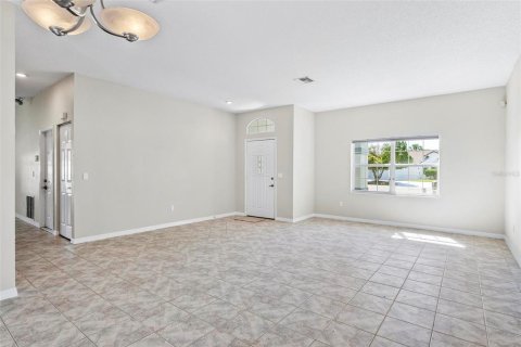 House in Palm Coast, Florida 4 bedrooms, 210.98 sq.m. № 2393385 - photo 8