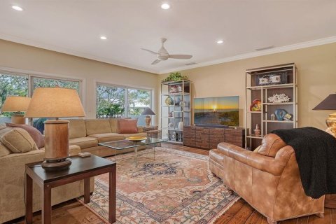 House in Longboat Key, Florida 3 bedrooms, 248.51 sq.m. № 1734722 - photo 9