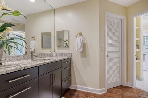 House in Longboat Key, Florida 3 bedrooms, 248.51 sq.m. № 1734722 - photo 19