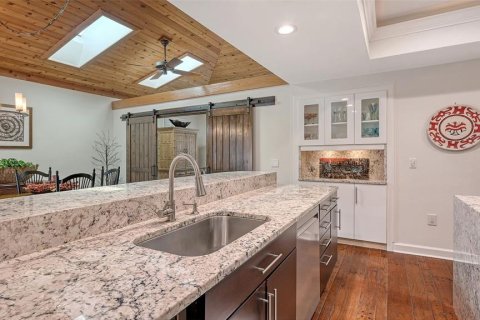 House in Longboat Key, Florida 3 bedrooms, 248.51 sq.m. № 1734722 - photo 16
