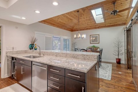 House in Longboat Key, Florida 3 bedrooms, 248.51 sq.m. № 1734722 - photo 15