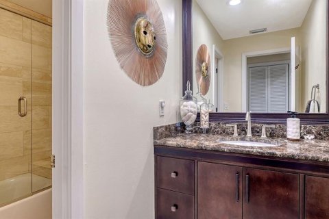 House in Longboat Key, Florida 3 bedrooms, 248.51 sq.m. № 1734722 - photo 23