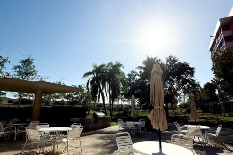 Copropriété à vendre à Miami, Floride: 3 chambres, 178.84 m2 № 2257510 - photo 9