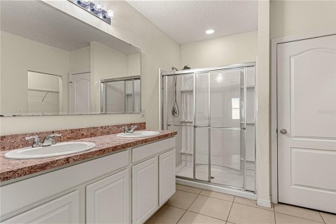 House in Edgewater, Florida 4 bedrooms, 168.71 sq.m. № 2122604 - photo 13