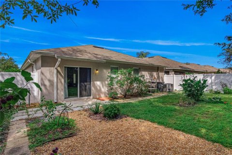 House in Edgewater, Florida 4 bedrooms, 168.71 sq.m. № 2122604 - photo 20