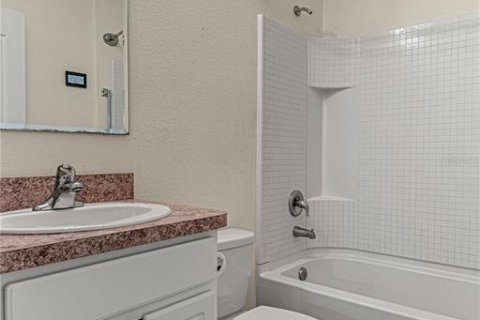 House in Edgewater, Florida 4 bedrooms, 168.71 sq.m. № 2122604 - photo 16