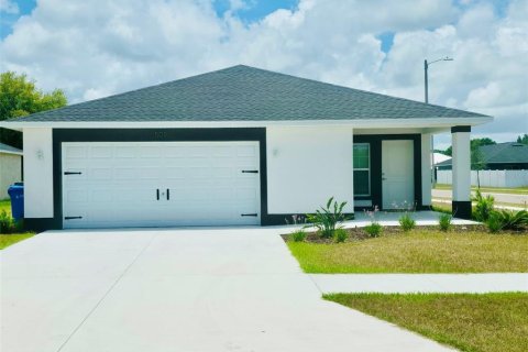 Villa ou maison à Ruskin, Floride 4 chambres, 157.47 m2 № 2120995