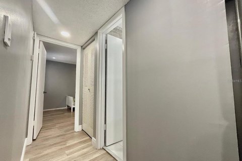 Condo in Orlando, Florida, 2 bedrooms № 2209725 - photo 5