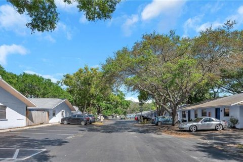 Immobilier commercial à Dunedin, Floride 2317.26 m2 № 2097834