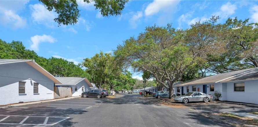 Immobilier commercial à Dunedin, Floride 2317.26 m2 № 2097834