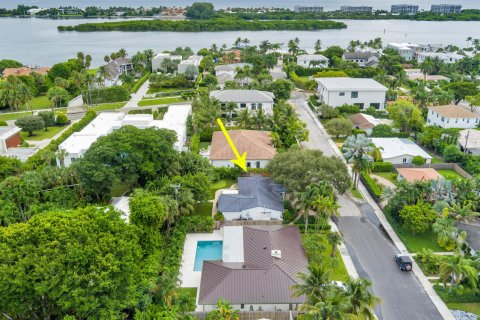 House in West Palm Beach, Florida 3 bedrooms, 112.04 sq.m. № 2399806 - photo 21