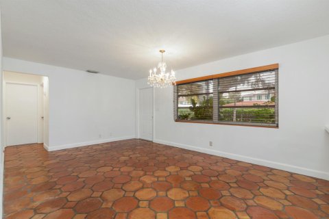 House in West Palm Beach, Florida 3 bedrooms, 112.04 sq.m. № 2399806 - photo 2