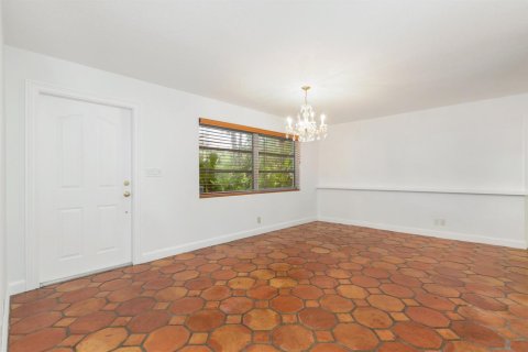 House in West Palm Beach, Florida 3 bedrooms, 112.04 sq.m. № 2399806 - photo 3
