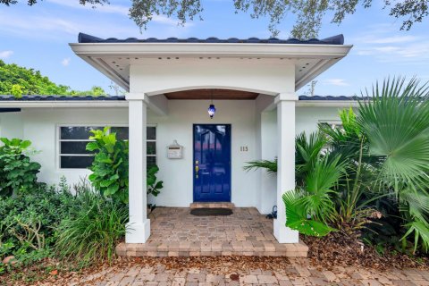 House in West Palm Beach, Florida 3 bedrooms, 112.04 sq.m. № 2399806