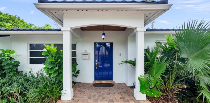 House in West Palm Beach, Florida 3 bedrooms, 112.04 sq.m. № 2399806