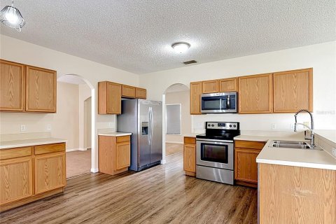 Villa ou maison à vendre à Kissimmee, Floride: 4 chambres, 195.65 m2 № 2093687 - photo 4