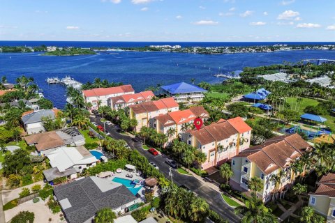 Townhouse in Boynton Beach, Florida 3 bedrooms, 148.55 sq.m. № 2181108