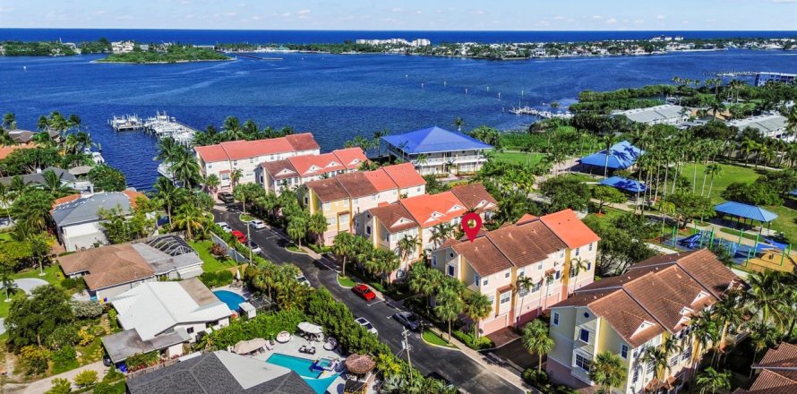 Townhouse in Boynton Beach, Florida 3 bedrooms, 148.55 sq.m. № 2181108