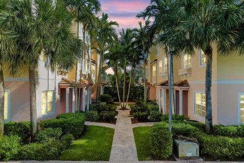 Townhouse in Boynton Beach, Florida 3 bedrooms, 148.55 sq.m. № 2181108 - photo 2