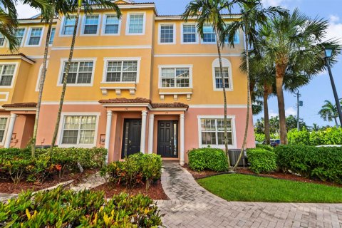Townhouse in Boynton Beach, Florida 3 bedrooms, 148.55 sq.m. № 2181108 - photo 3
