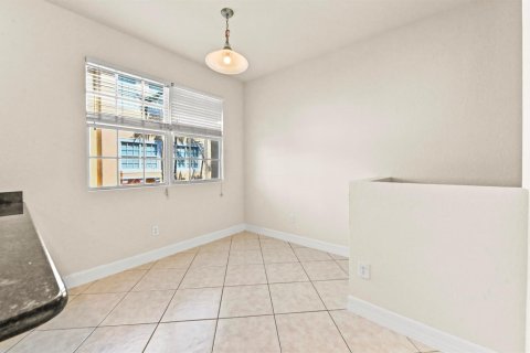 Townhouse in Boynton Beach, Florida 3 bedrooms, 148.55 sq.m. № 2181108 - photo 12