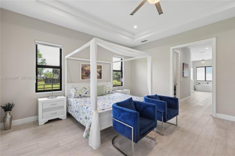 House in Naples, Florida 4 bedrooms, 282.33 sq.m. № 2069484 - photo 14