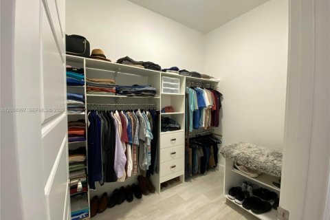 House in Naples, Florida 4 bedrooms, 282.33 sq.m. № 2069484 - photo 19