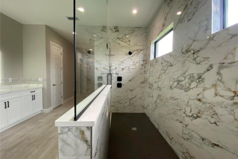 House in Naples, Florida 4 bedrooms, 282.33 sq.m. № 2069484 - photo 22