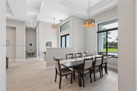 House in Naples, Florida 4 bedrooms, 282.33 sq.m. № 2069484 - photo 11