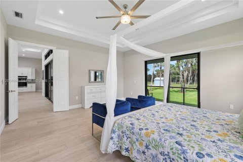 House in Naples, Florida 4 bedrooms, 282.33 sq.m. № 2069484 - photo 17