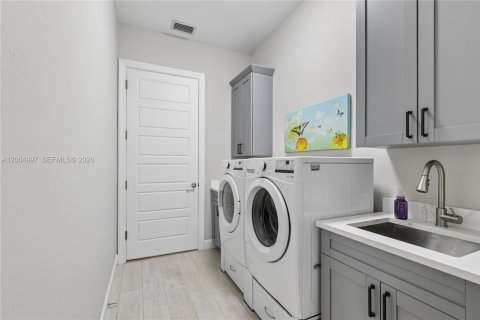 House in Naples, Florida 4 bedrooms, 282.33 sq.m. № 2069484 - photo 28