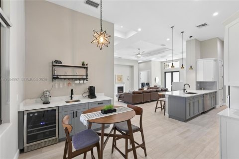 House in Naples, Florida 4 bedrooms, 282.33 sq.m. № 2069484 - photo 10