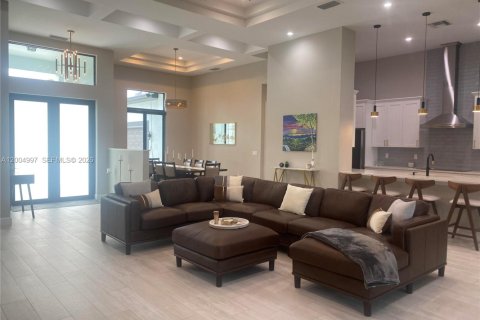 House in Naples, Florida 4 bedrooms, 282.33 sq.m. № 2069484 - photo 13